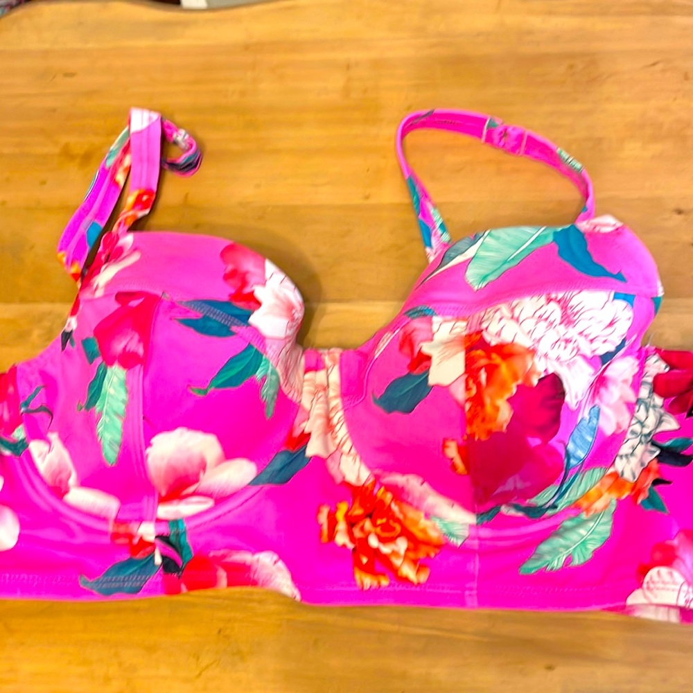 Torri Bikini top with underwire!